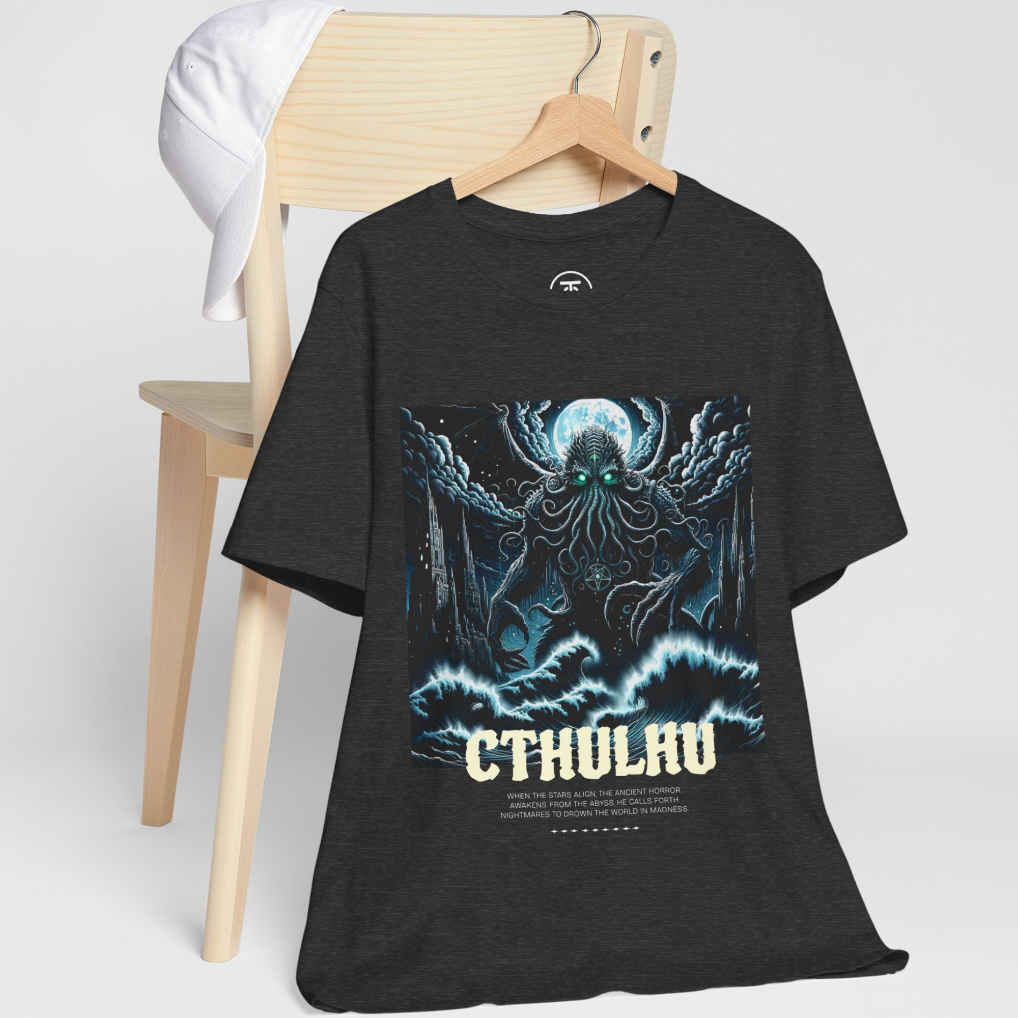 "Premium cotton Cthulhu graphic shirt – ideal gift for fans of H.P. Lovecraft and cosmic horror"