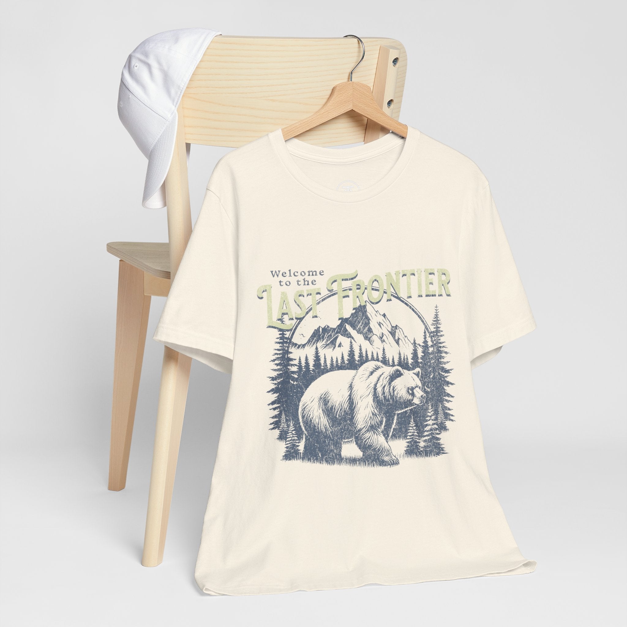 "Vintage outdoor t-shirt with mountain landscape and wild bear graphic"