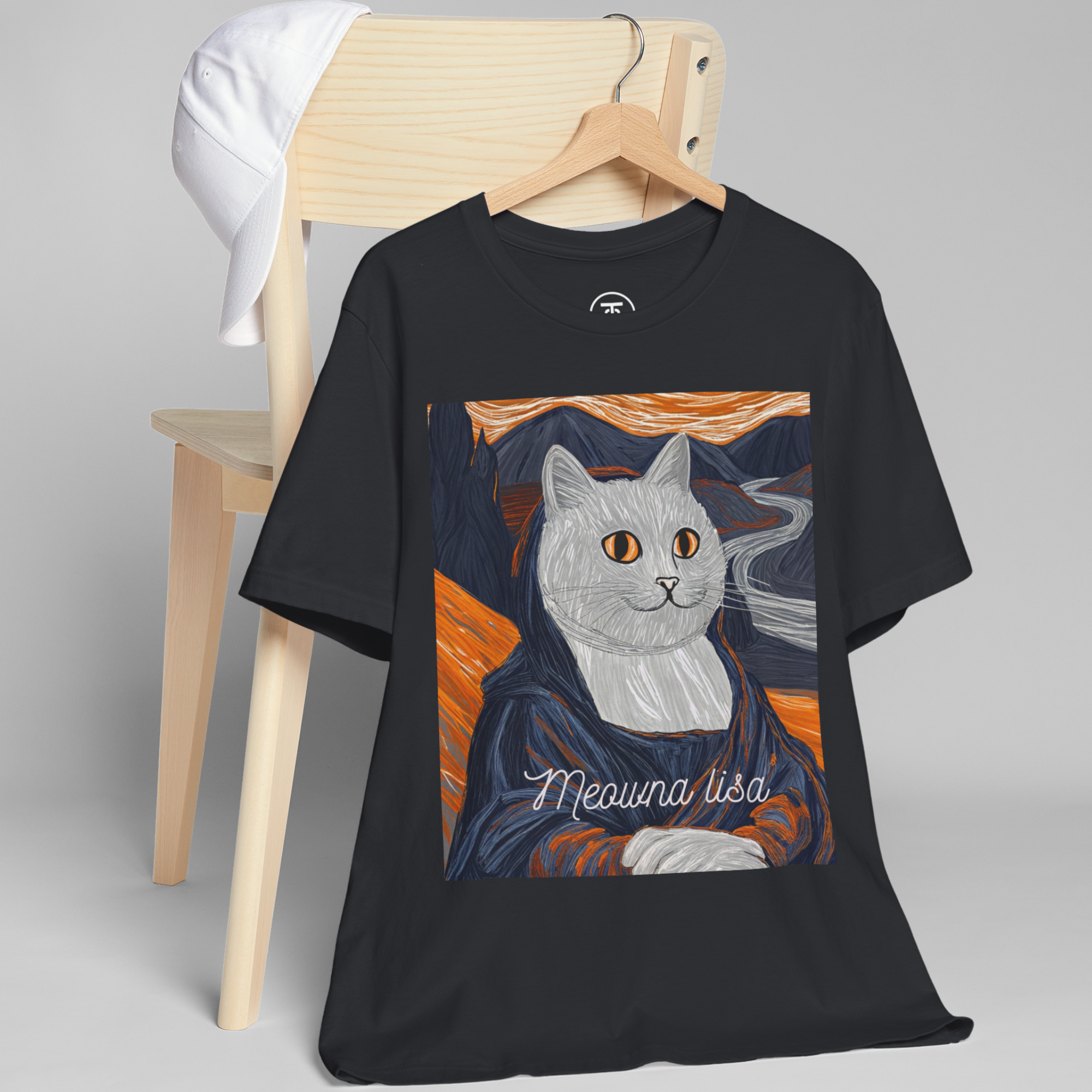 Humorous cat lover’s t-shirt featuring Meowna Lisa artwork, a perfect blend of classic art and pet humor.